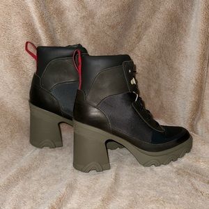 Columbia/sorel brand new boots never worn size 8